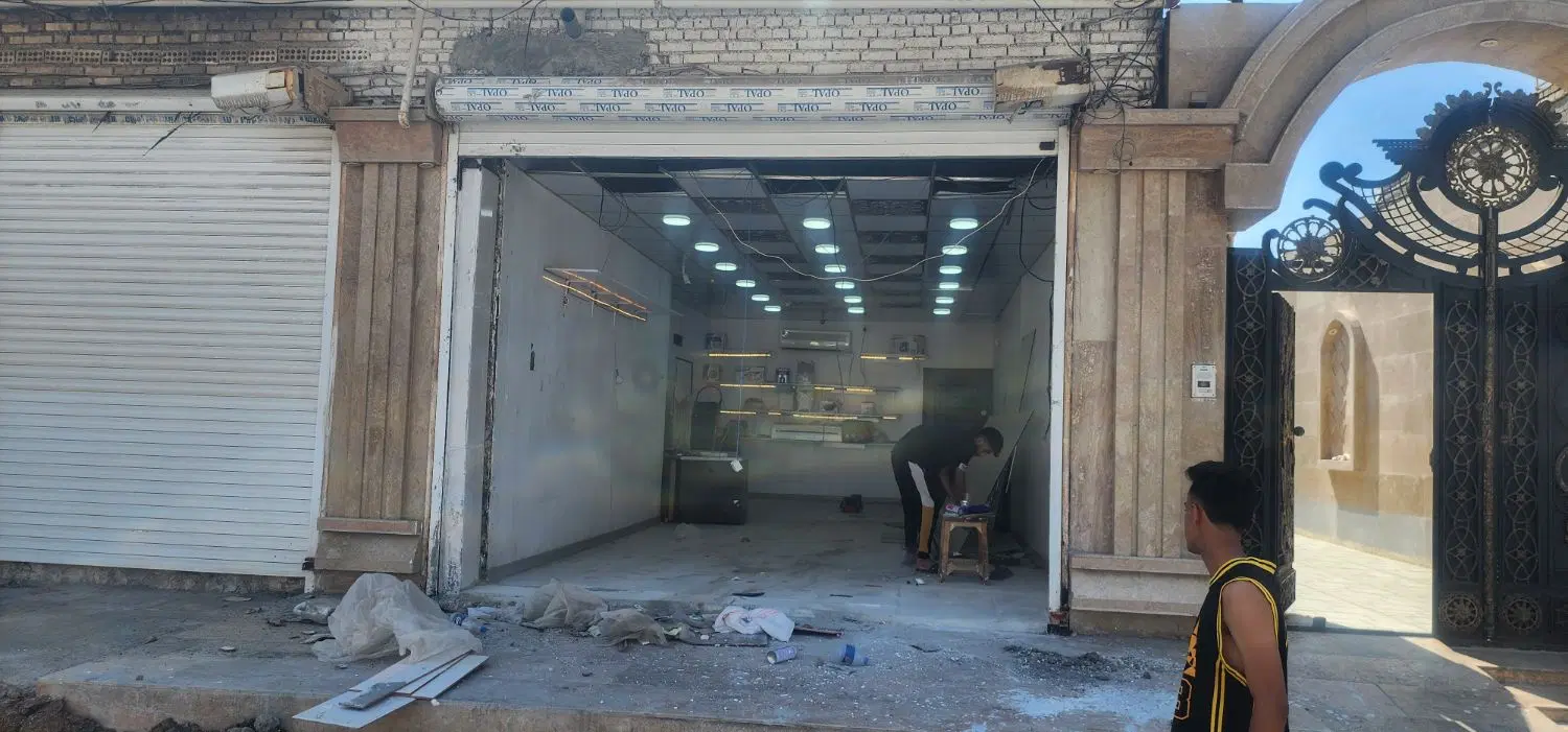خانه ویلایی تجاری  و پنج باب مغازه  ۷۰۰ متر