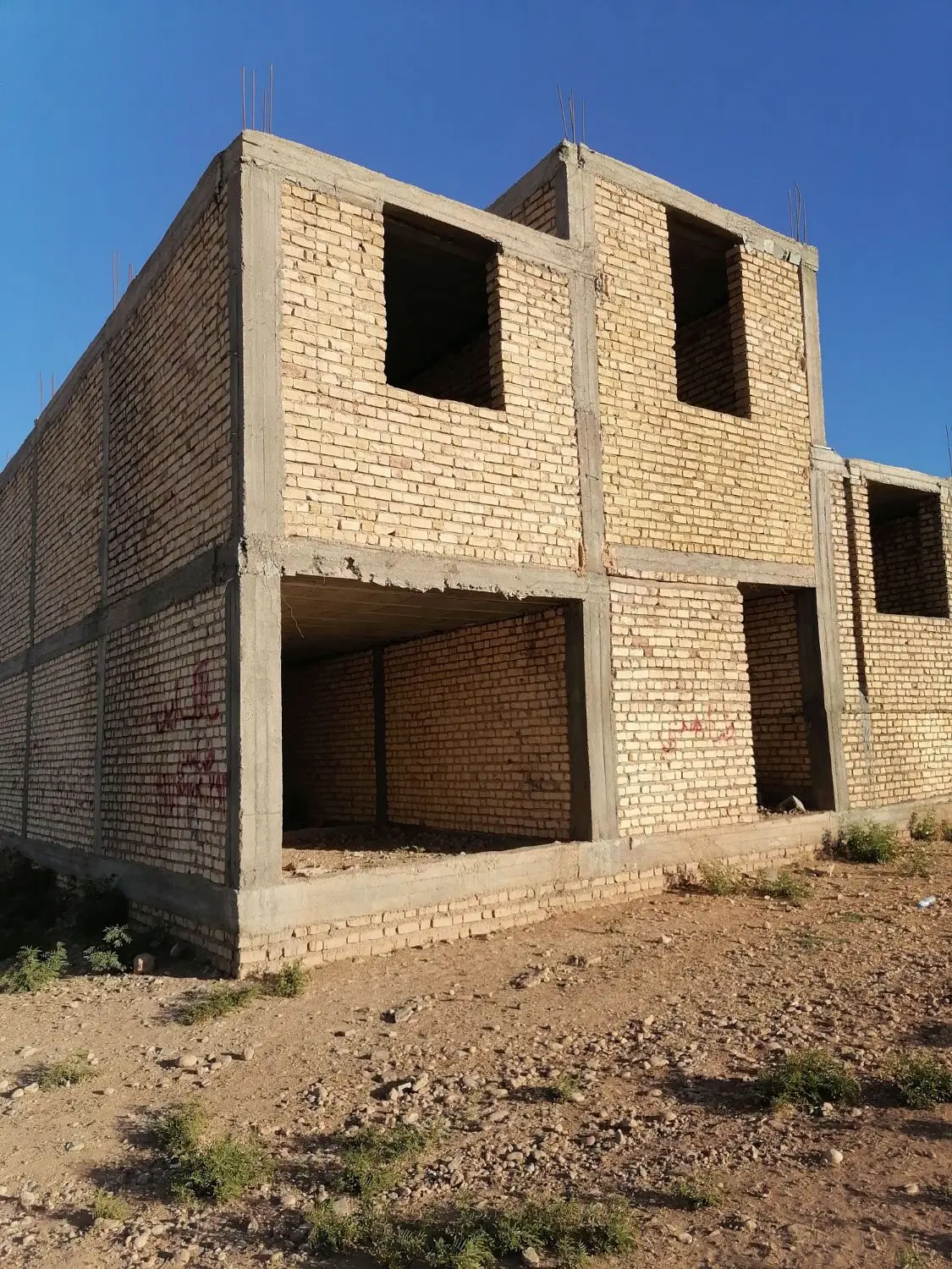 فروش خونه‌ نیمه کاره درقلات