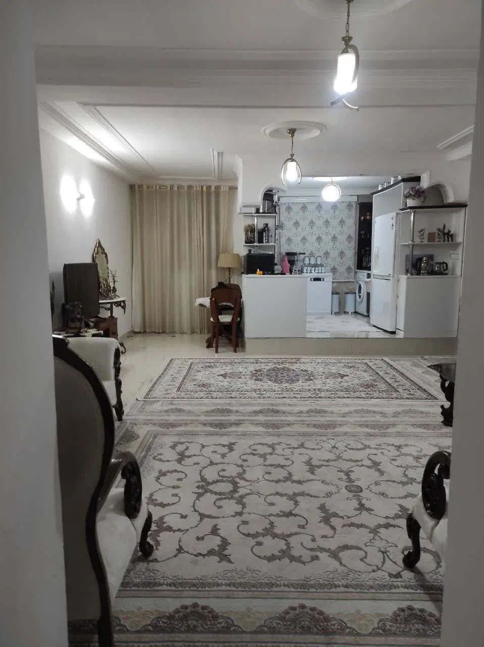 فروش ویژه آپارتمان ۹۰ متری مبارزان