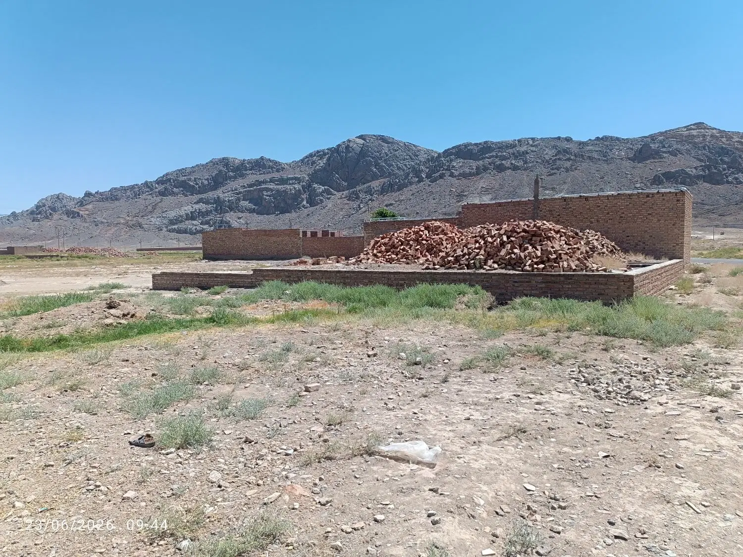 زمین فرشی در خاش