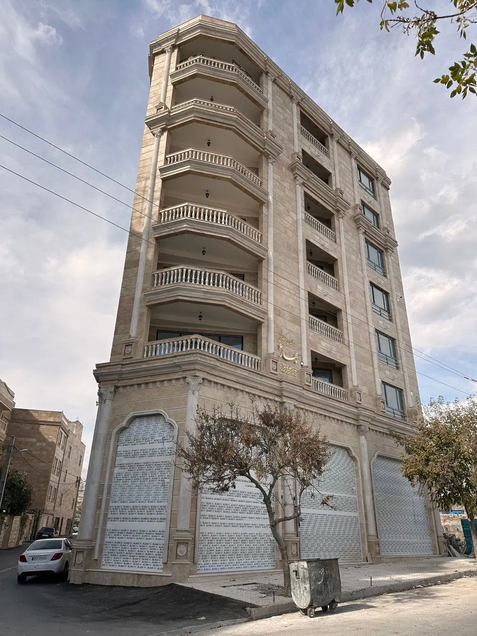 یک باب مغازه تخلیه
