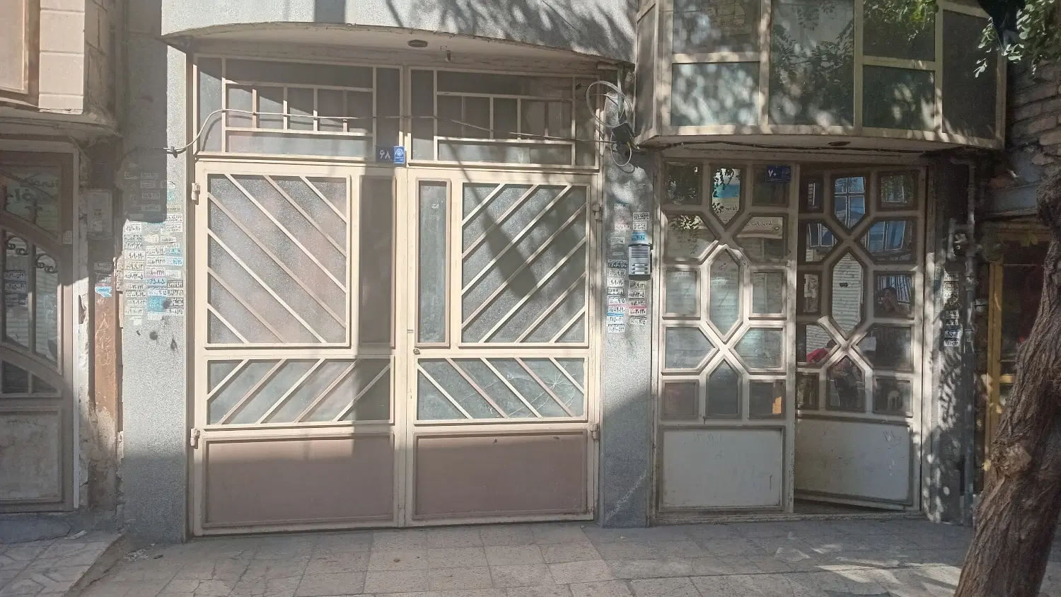 تجاری مسکونی ۹۰ متری حاشیه میلان ۱۲ متری
