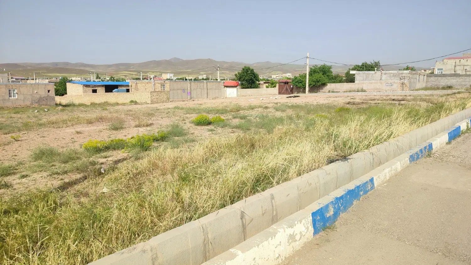 زمین فروشی