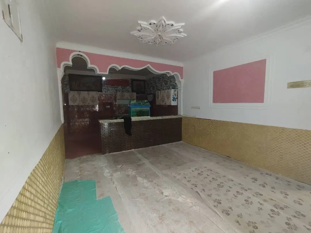یک باب خانه به فروش می‌رسد