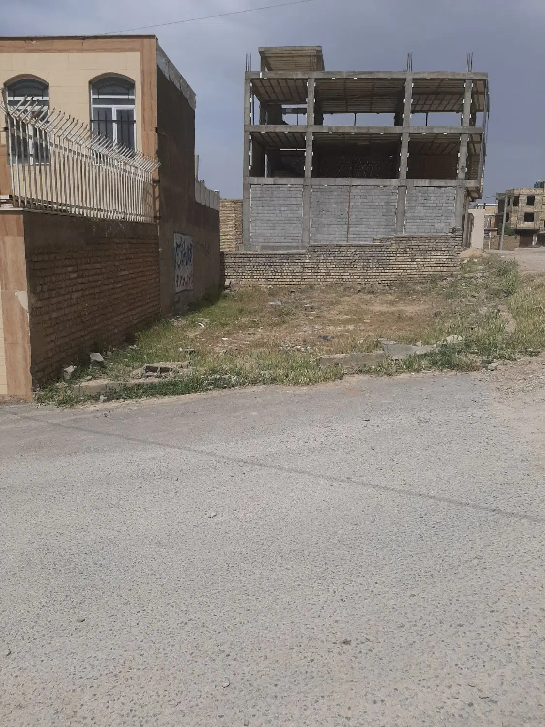 زمین ازناو