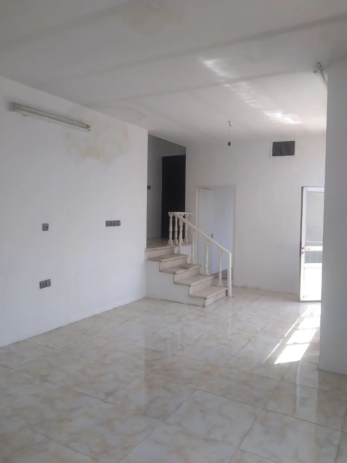 ۱۲۰ متری رهن و اجاره