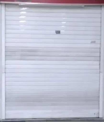 یک مغازه تجاری 12متری(بر جاده اصلی)