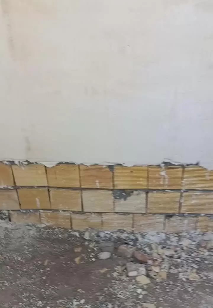 خانه نیمه ساخت
