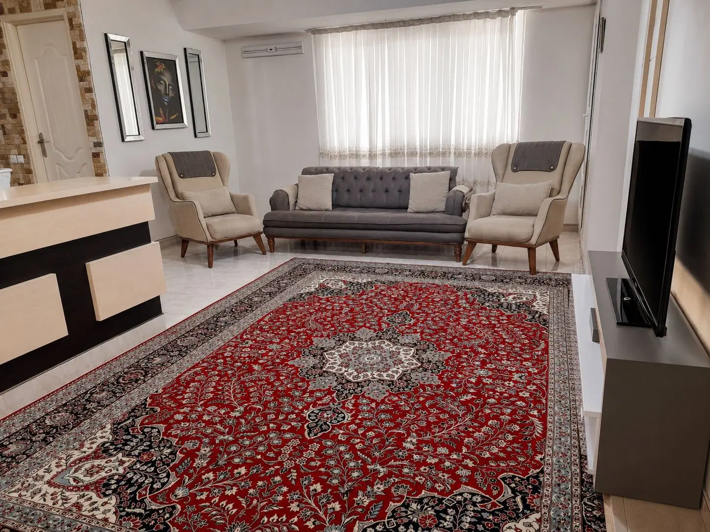 واحد 85 متری کارمندان ایستگاه 8 بر خیابان اصلی