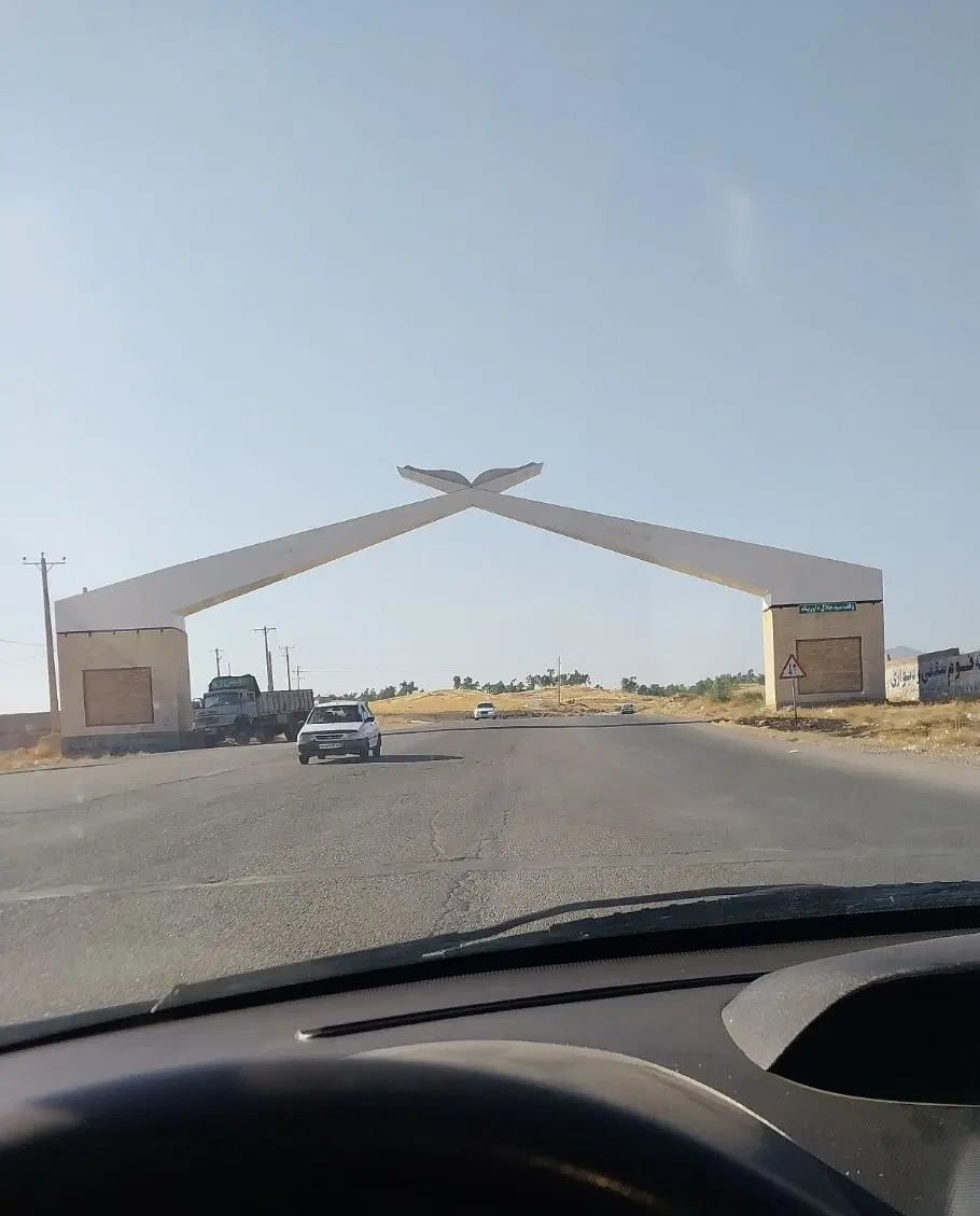 فروش ۱۰۰۰ متری سر جاده اصلی ورودی شهر