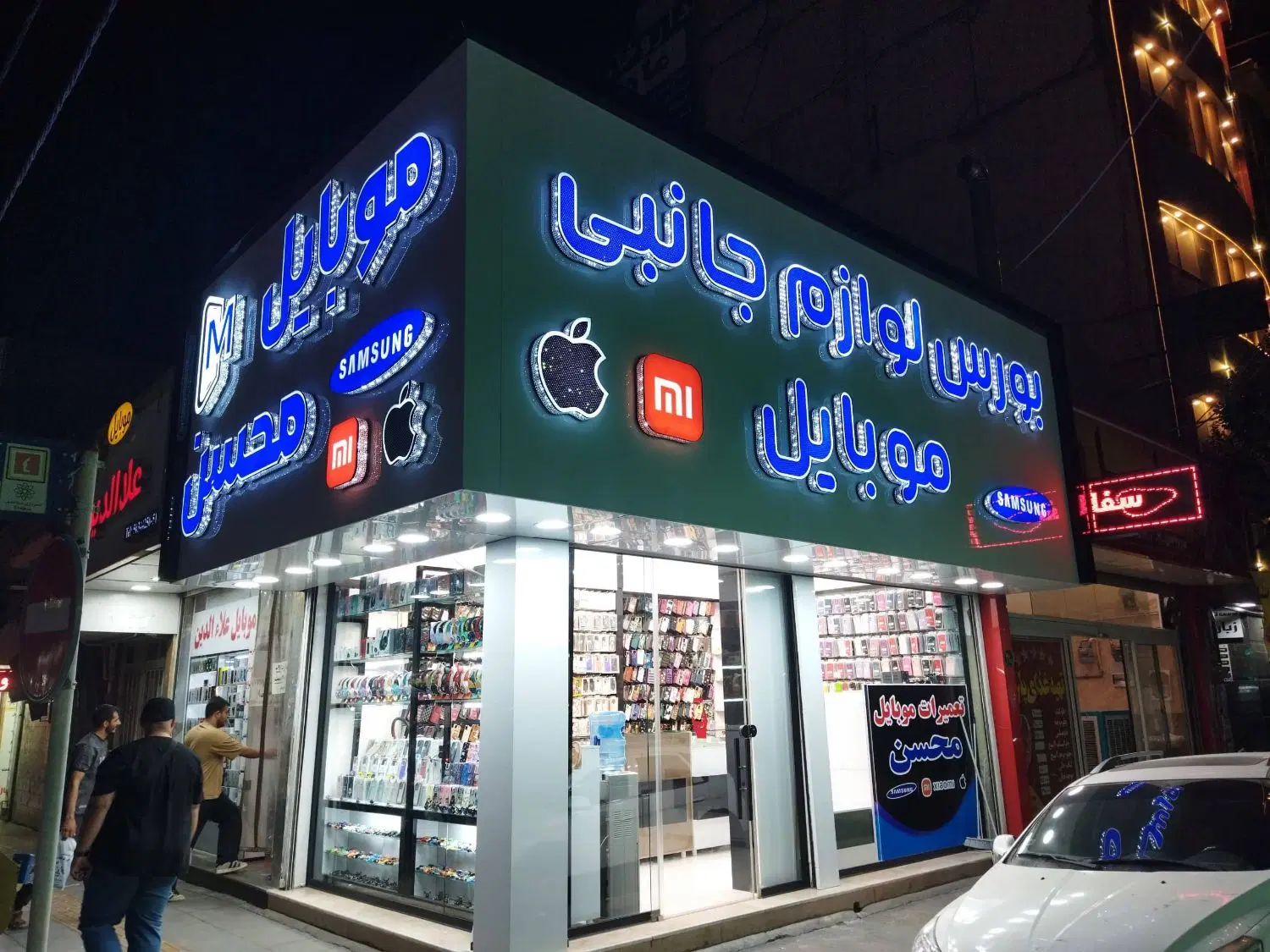 اجاره ویترین موبایل فروشی سر زرفشان