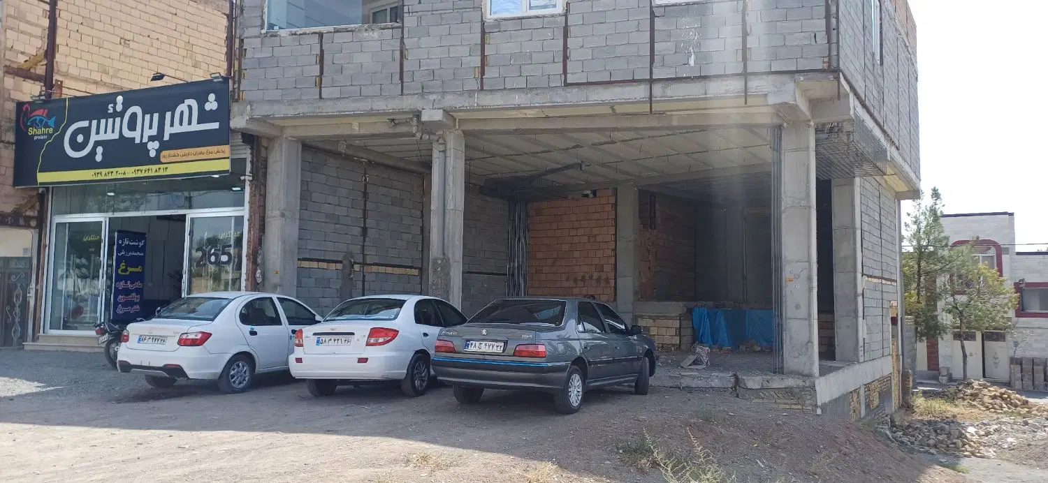 مغازه نبش میدان کتاب توحید شهر