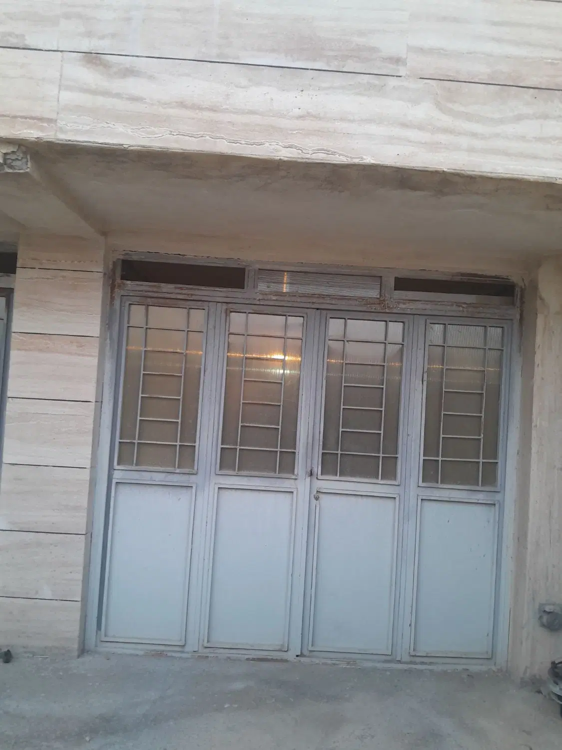 یک باب انباری به مساحت ۱۰۰ متر