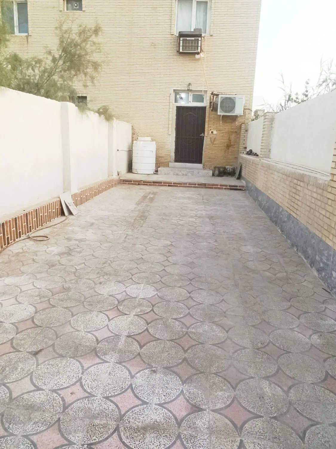 خونه 50 متری شیک با حیاط بزرگ زیباشهر