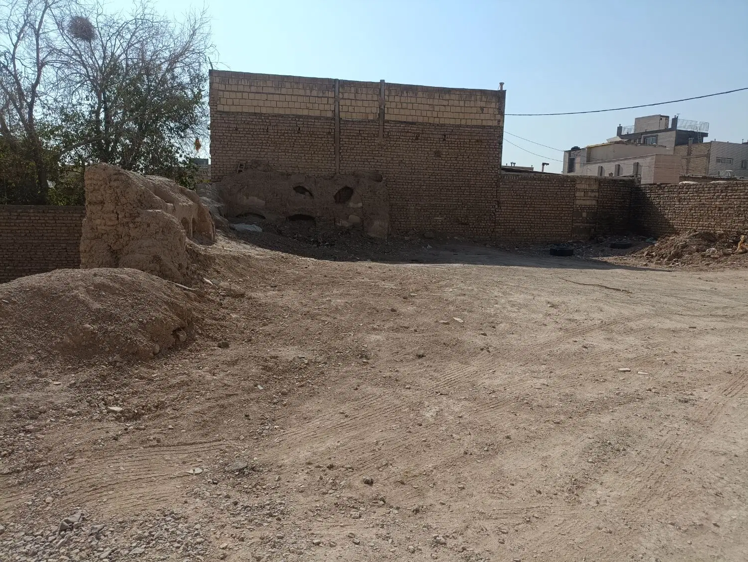 زمین فروشی