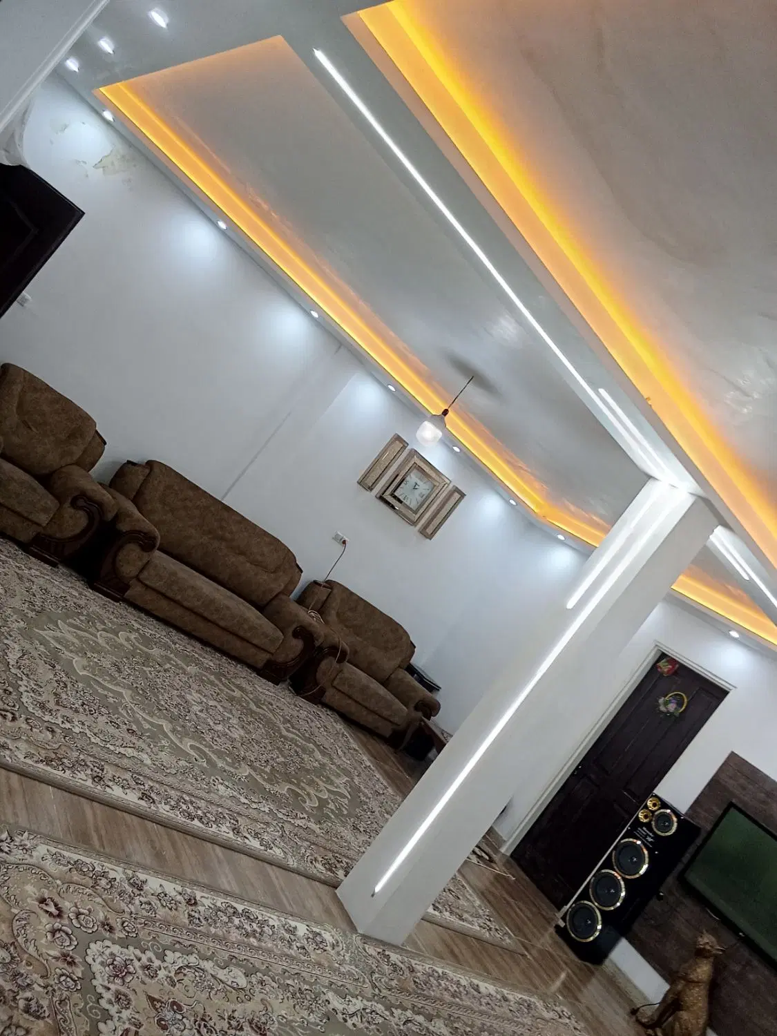 فروش خانه مسکونی ۳طبقه در خ طالقانی