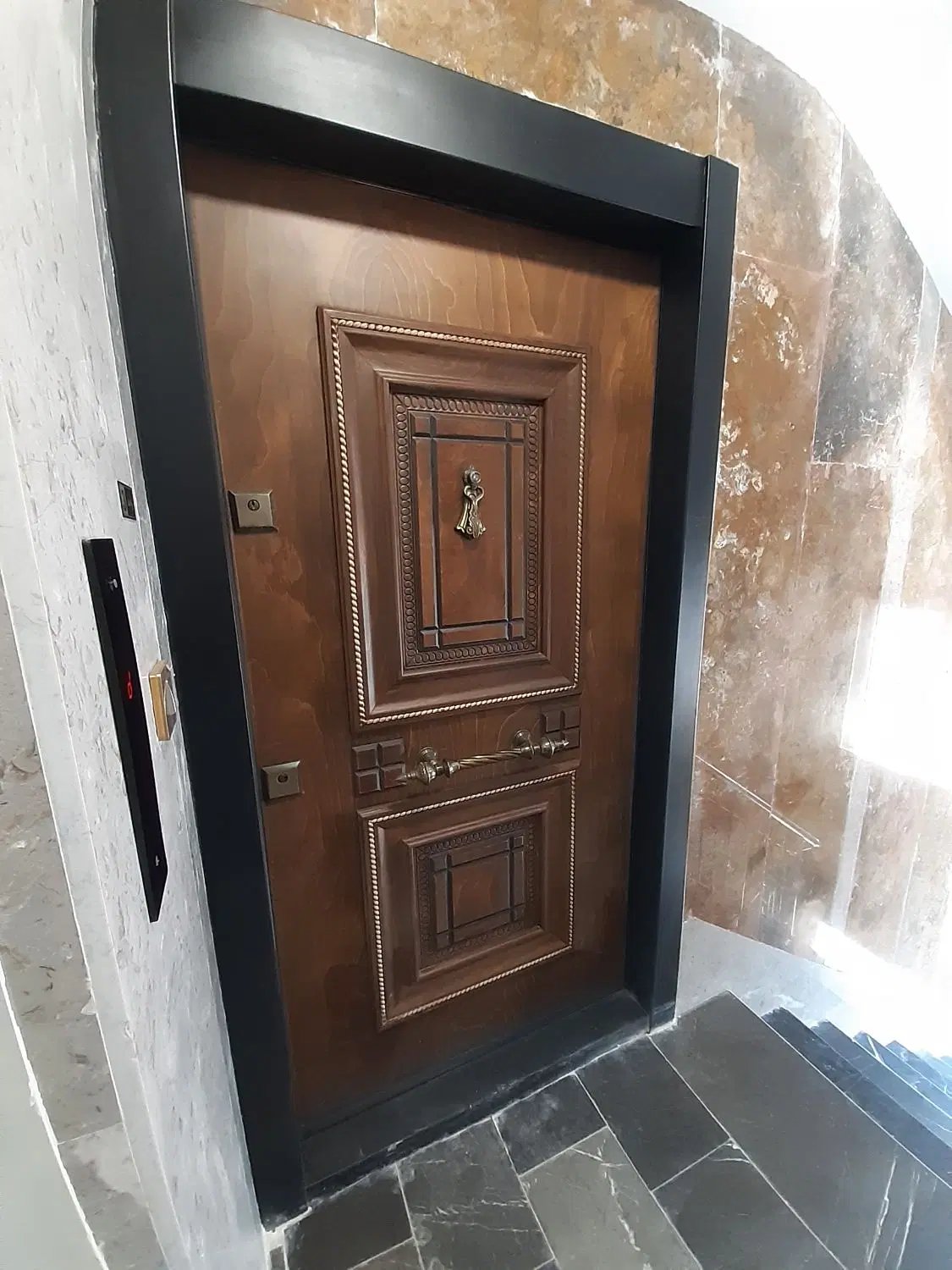 تک جنوبی پارکینگ پشت آسانسور افسریه شمالی