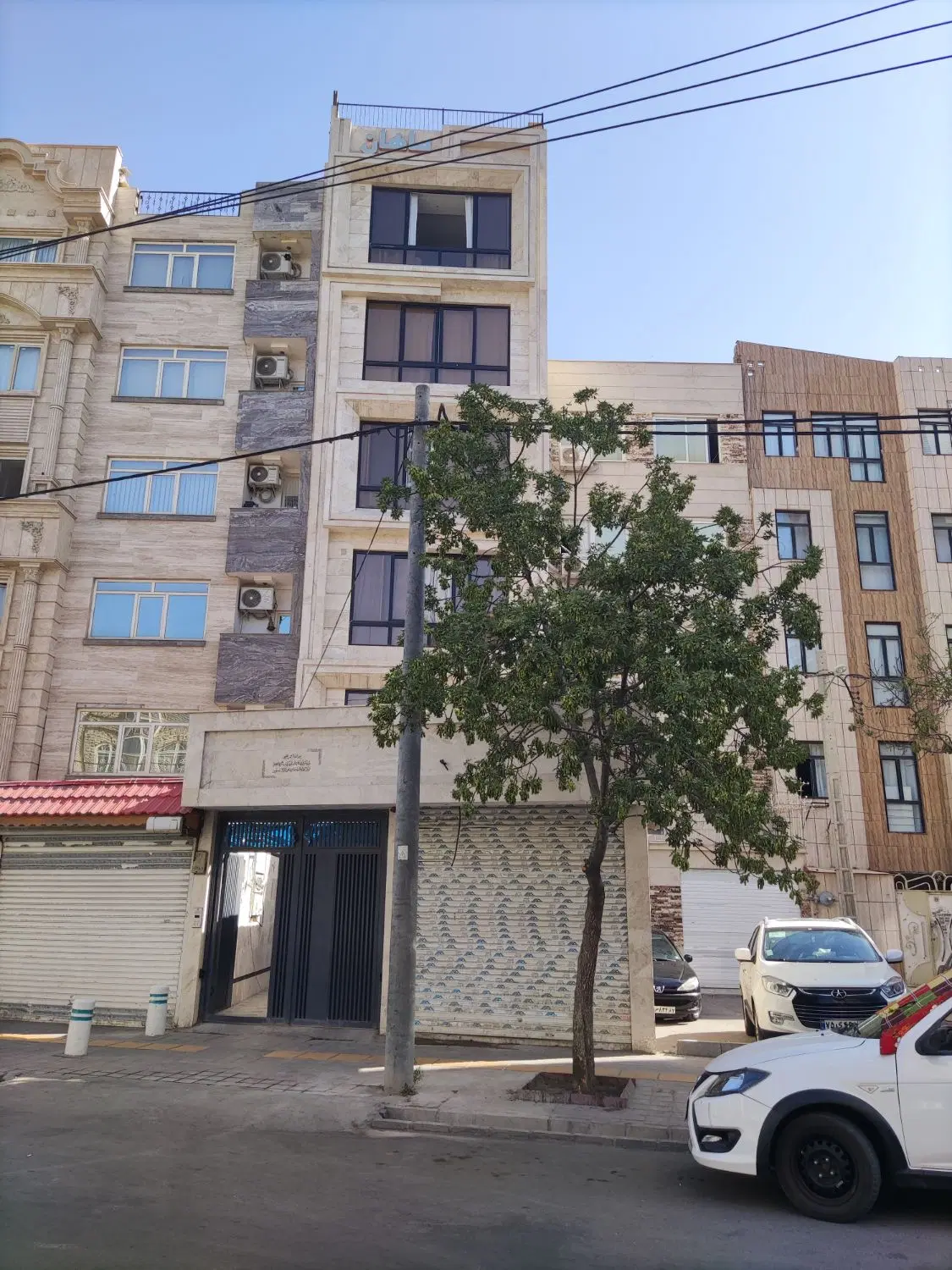 اپارتمان 155 حاشیه خیابان
