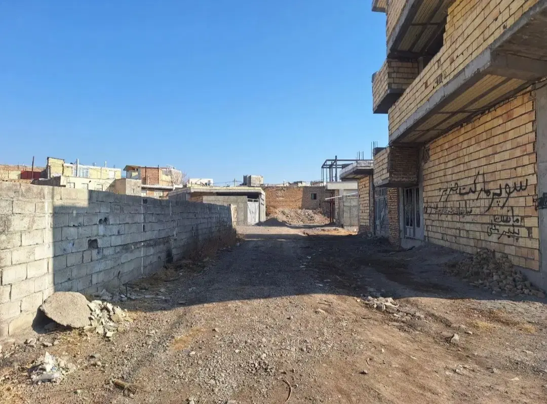 زمین مسکونی دو نبش آماده ساخت با امکان دو قطعه شدن