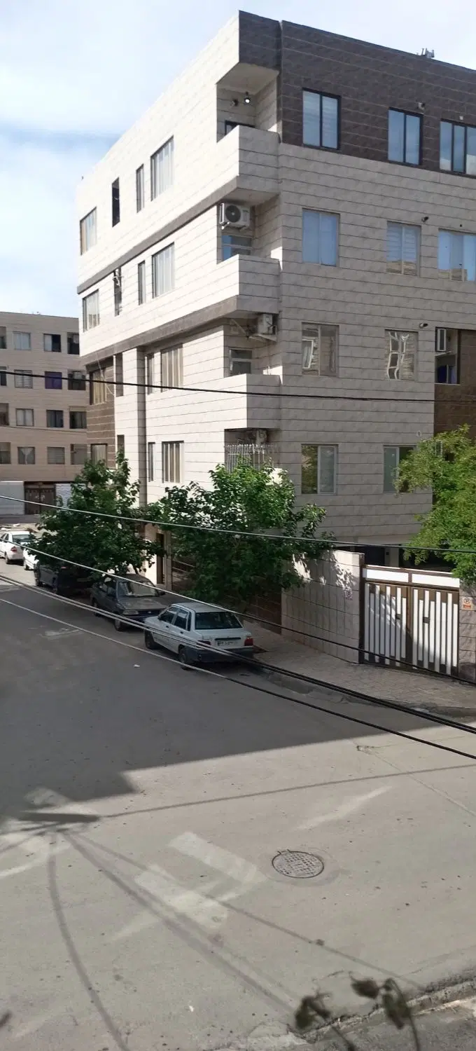 اپارتمان  همکف  135 متری   زیر فی کل مشهد