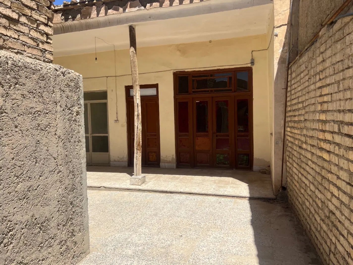 خانه کلنگی در ابتدای اتشگاه
