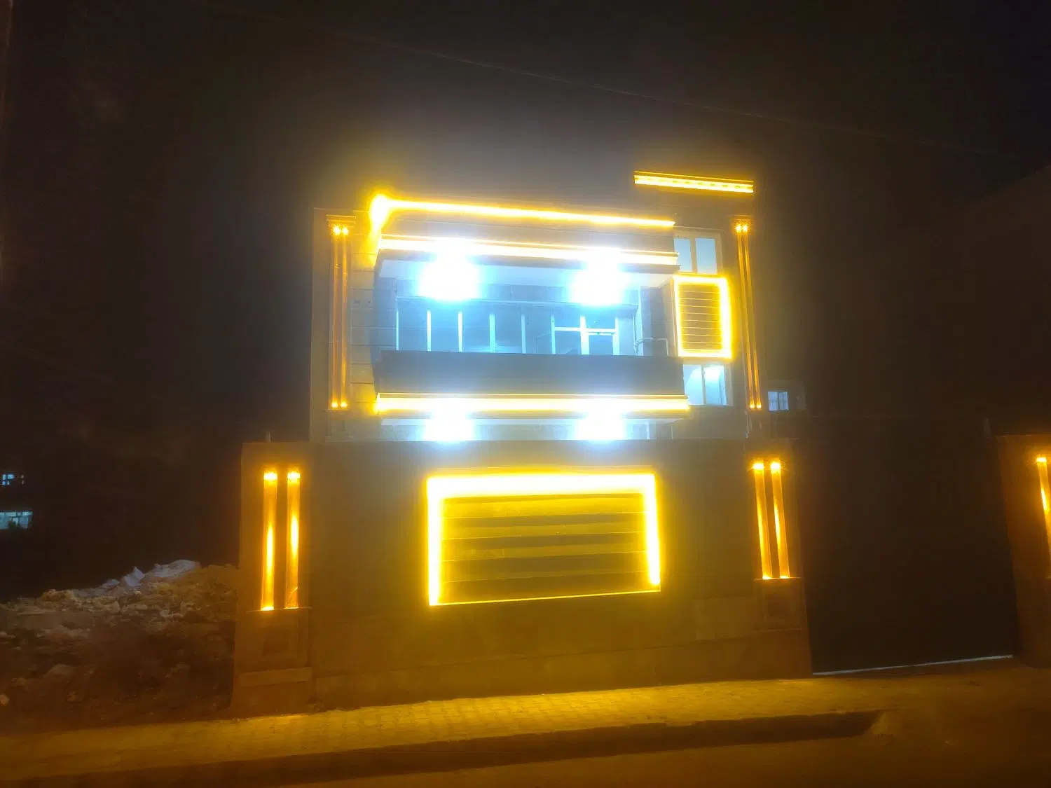 حیاط ویلایی 2 طبقه