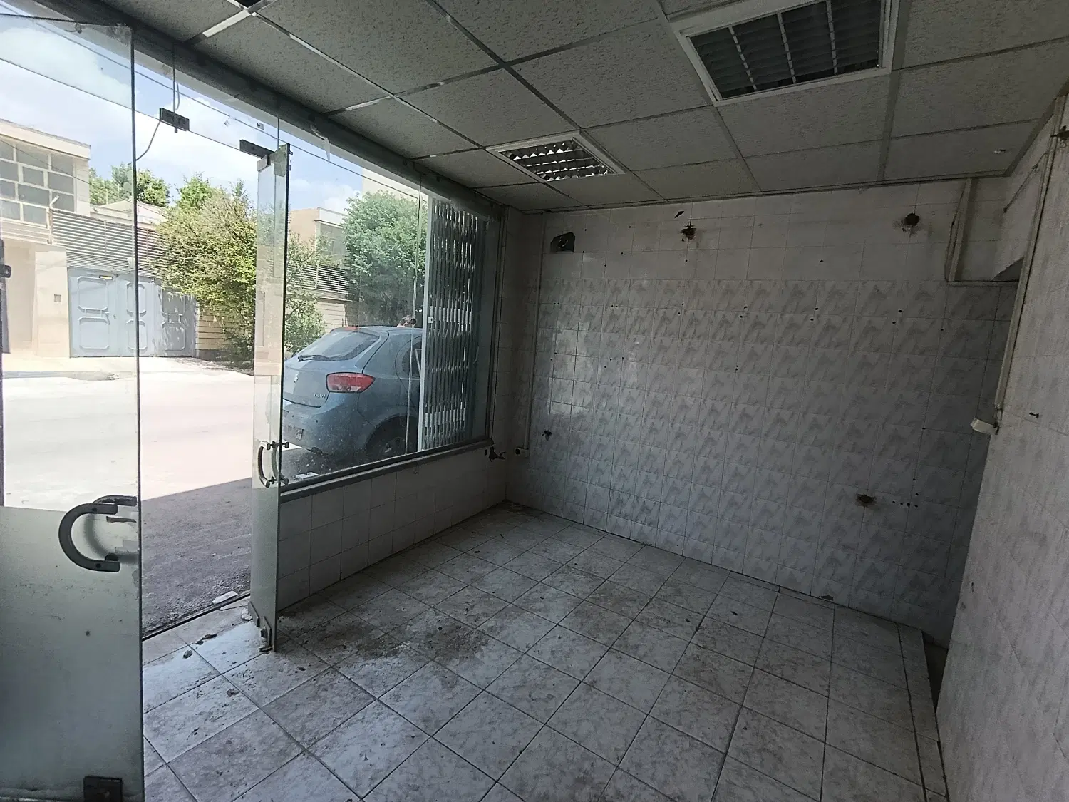 مغازه 19 متری میدان کلانتری قدمگاه