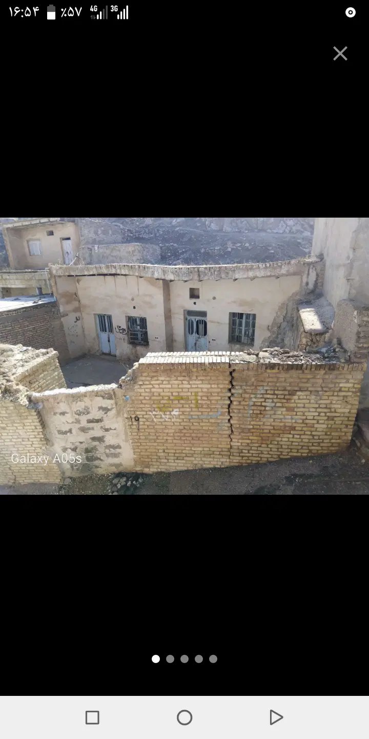 زمین 100 متری داریوش محمدی