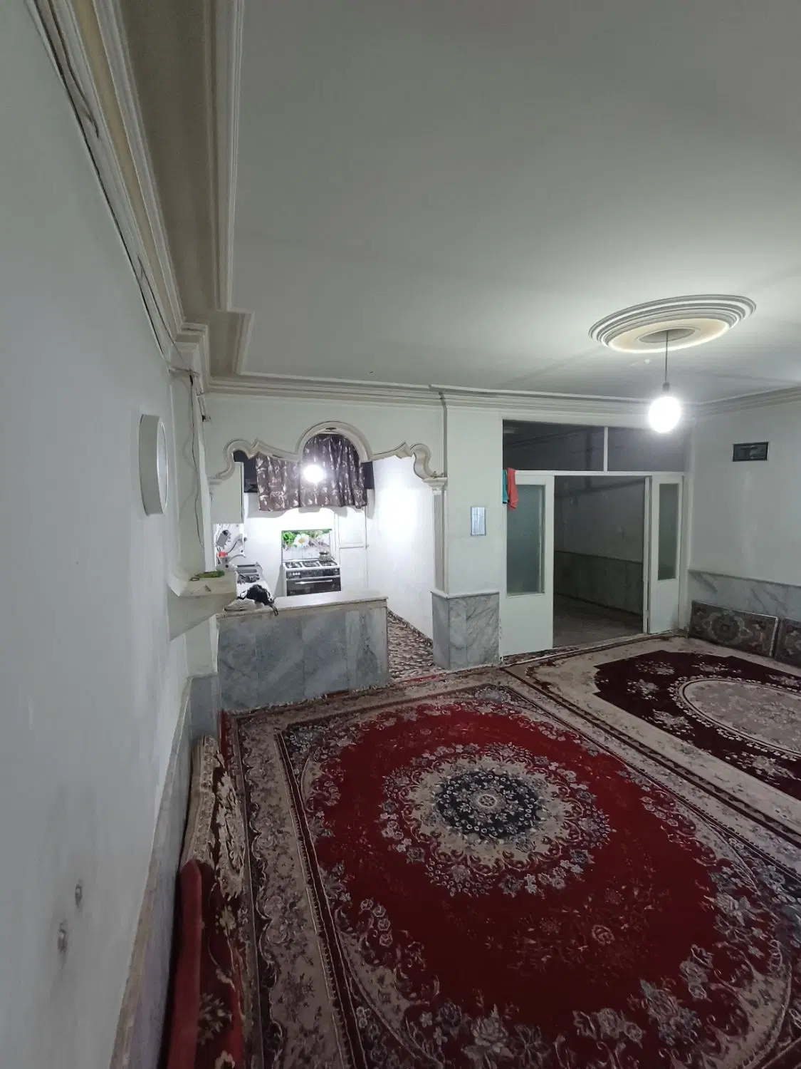 خانه ویلایی به همراه یک دربند مغازه