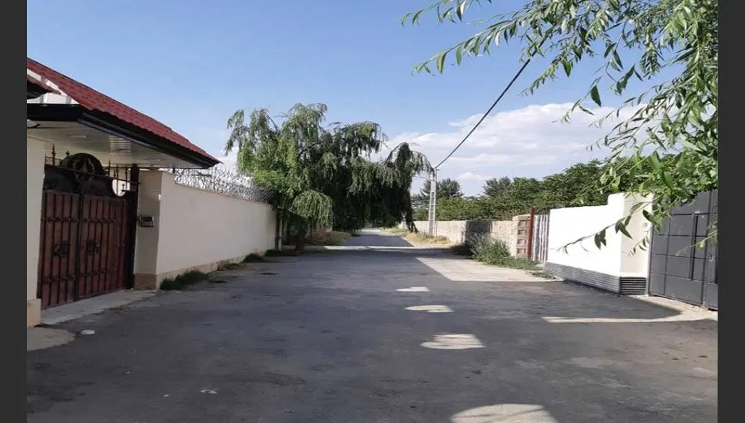 زمین چهار دیواری ۲۶۰ متری