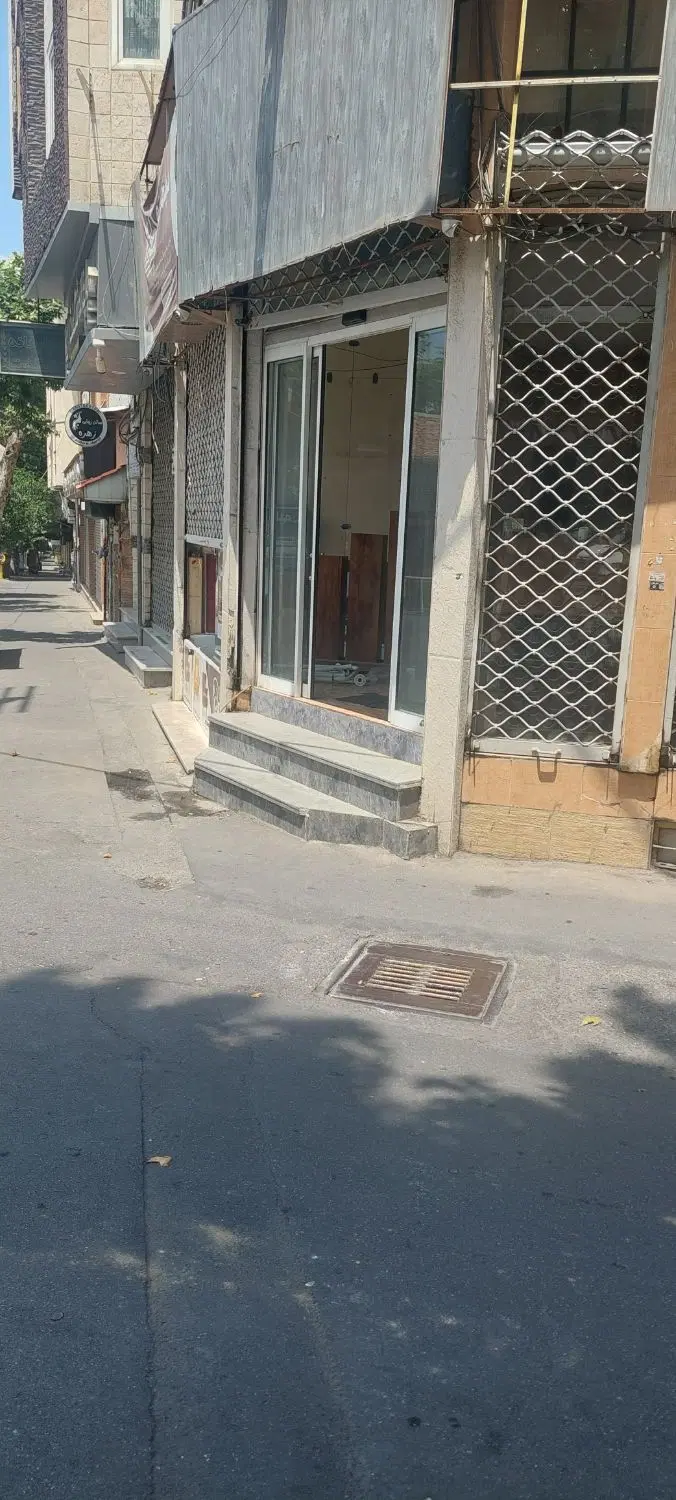 مغازه فروشی..خ رسالت .بین ۲۹و ۲۷