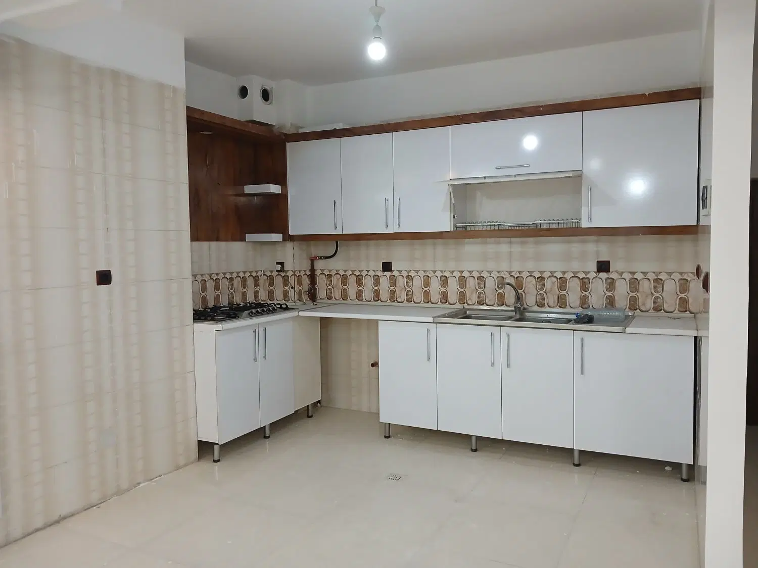 آپارتمان تک واحدی
