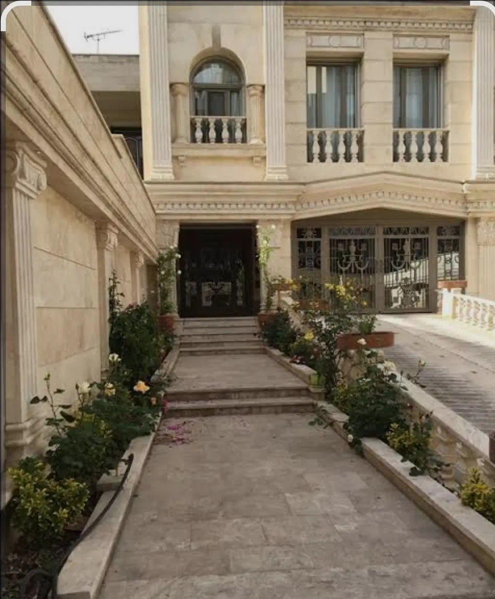 آپارتمان 130در ولیعصر کوی استانداری