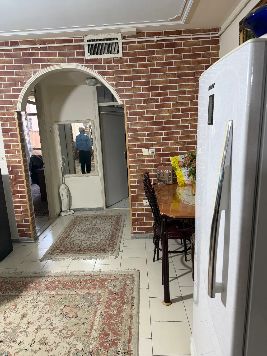 اجاره واحد ۱۰۵ متری خیابان دانشگاه