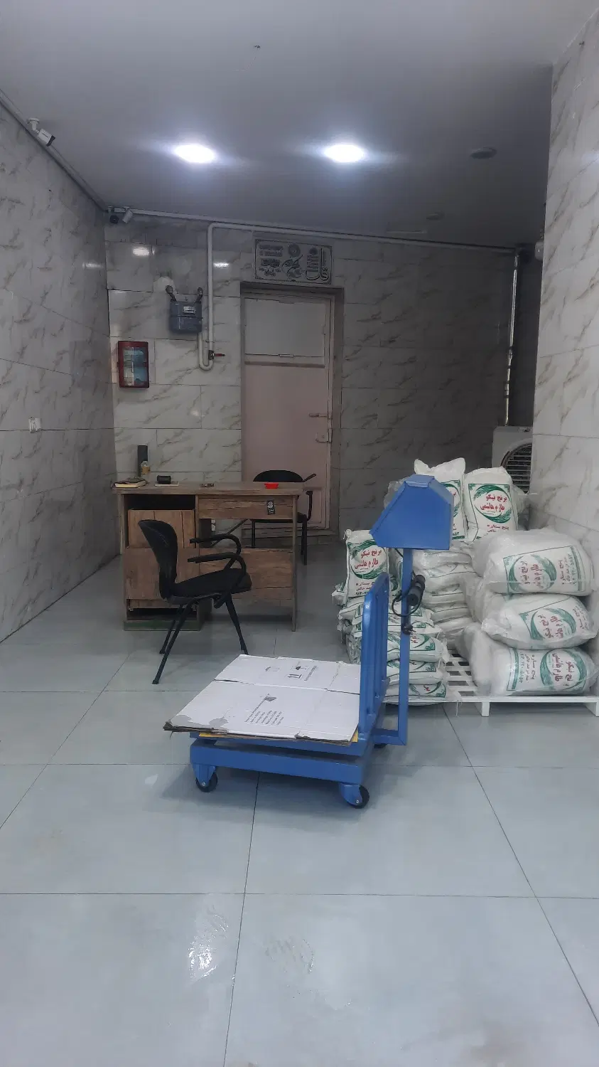 مغازه ۴۰ متری میدان اصلی پیربکران بر خیابان