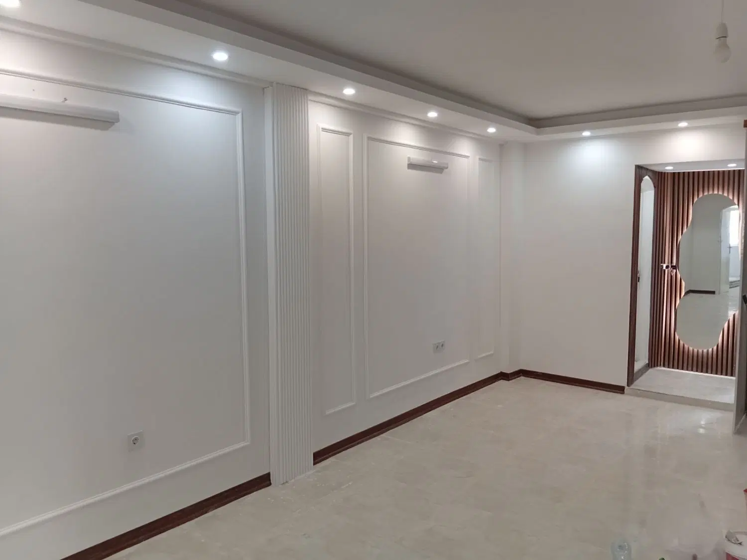 85 متری شیک  نمایشگاه حاشیه نهضت