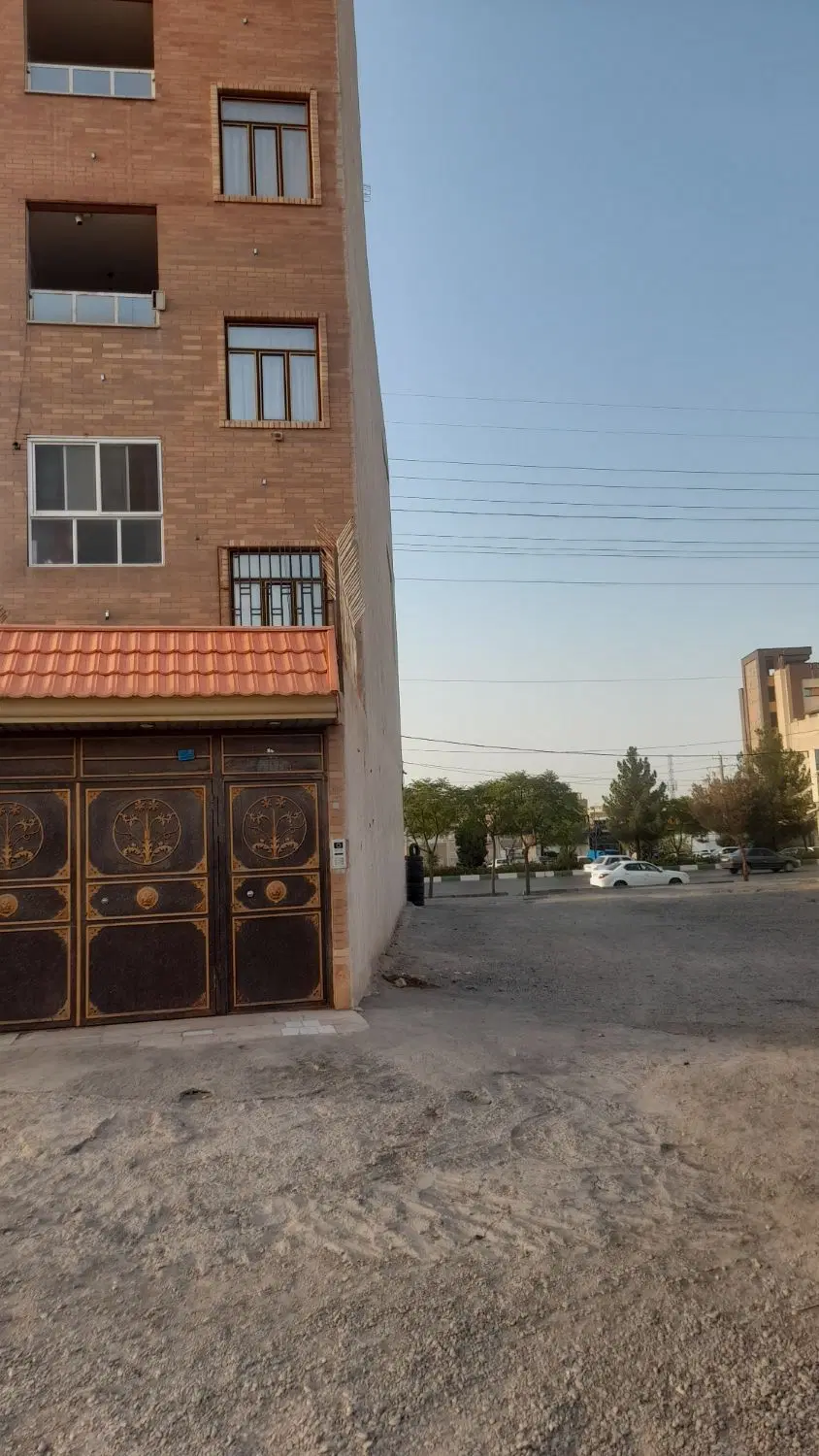 زمین ۱۴۰ متری