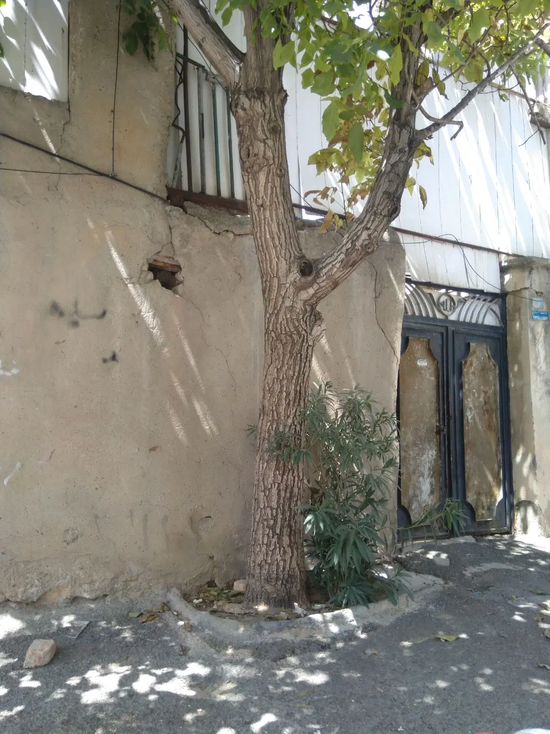 خانه قدیمی در بیستون کوچه اول