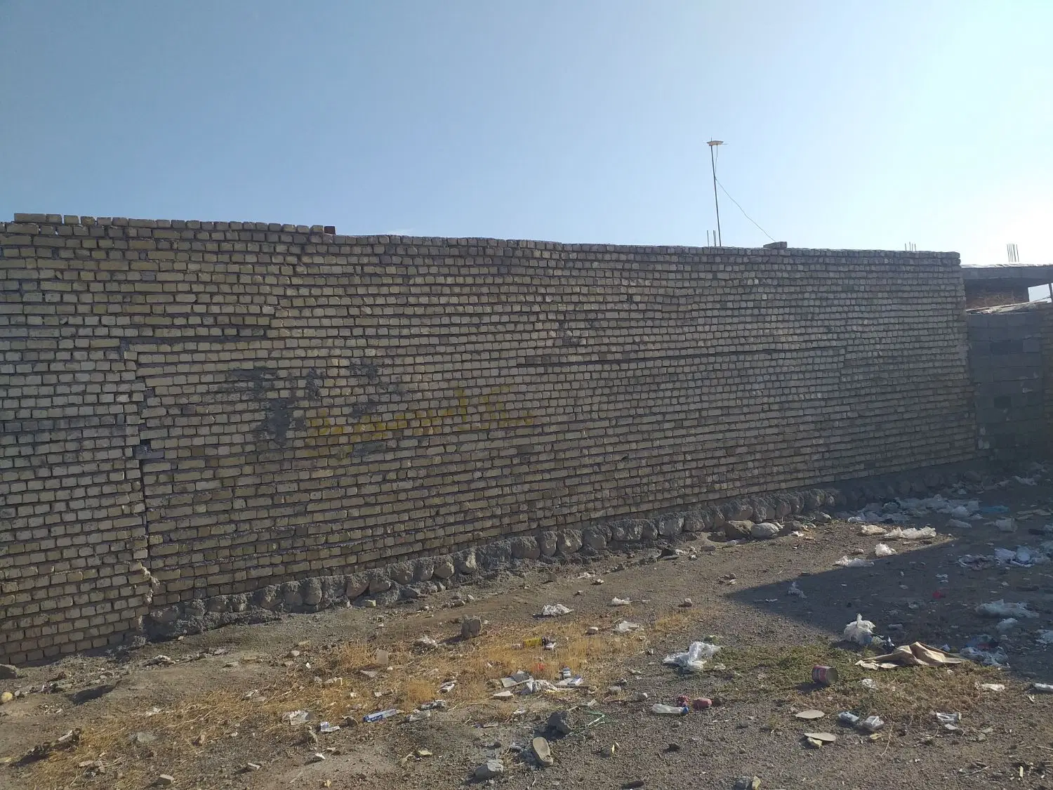 ساختمان نیمه کاره