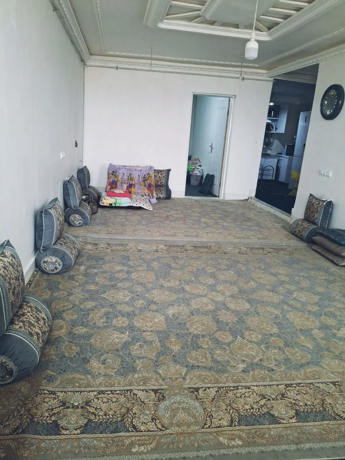 واحد مسکونی طبقه بالا. ۱۸۰ دستگاه