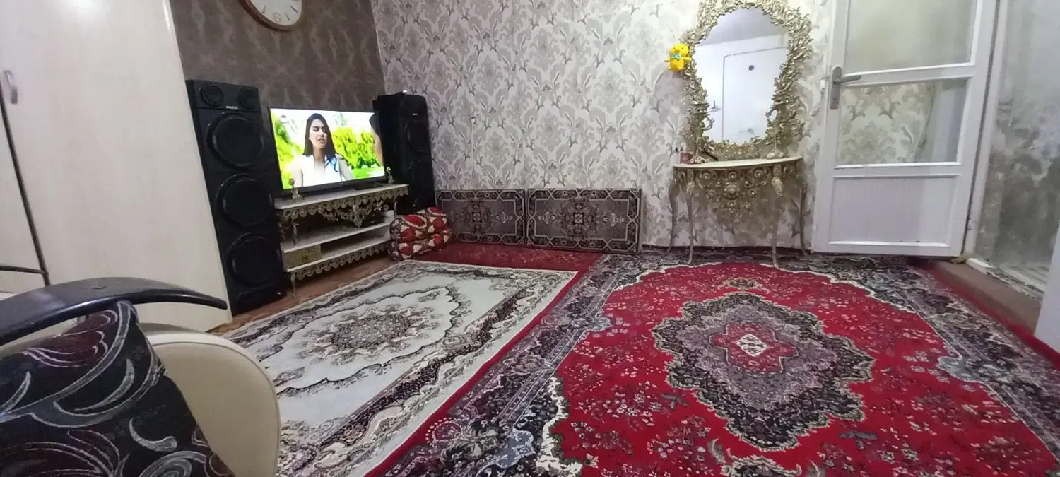 حیاط دو طبقه در ملازینال
