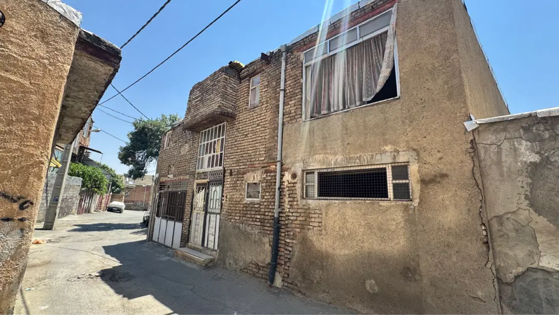خانه دو نبش با سه طرف نور (قلعه چهار لان)