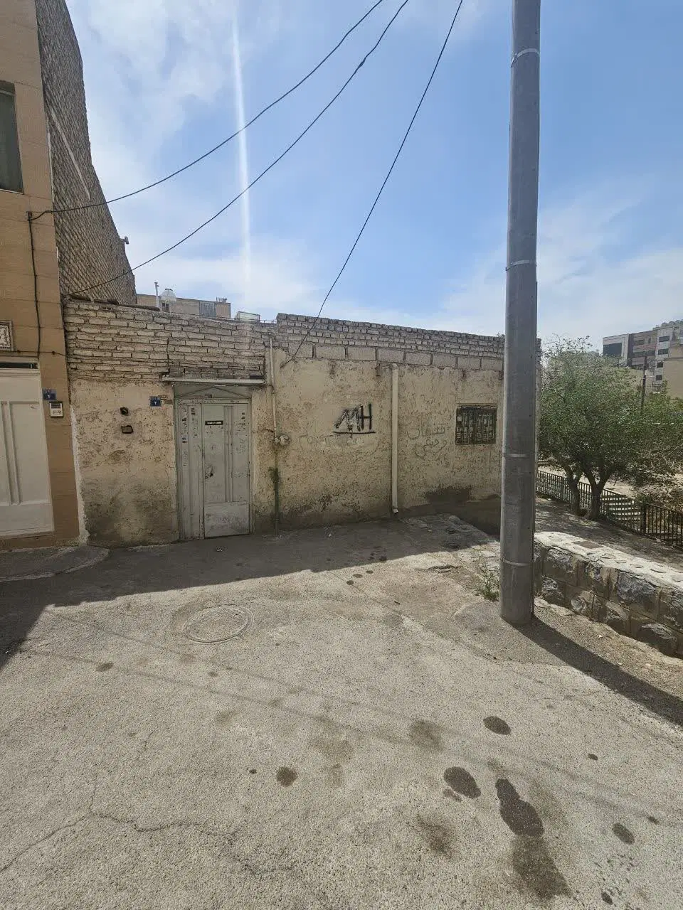 خانه کلنگی در خیابان صباحی