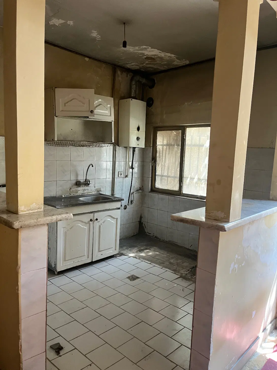 یاس یکم،طبقه اول.4 تک واحد،۲خواب،تراس رو به خیابان