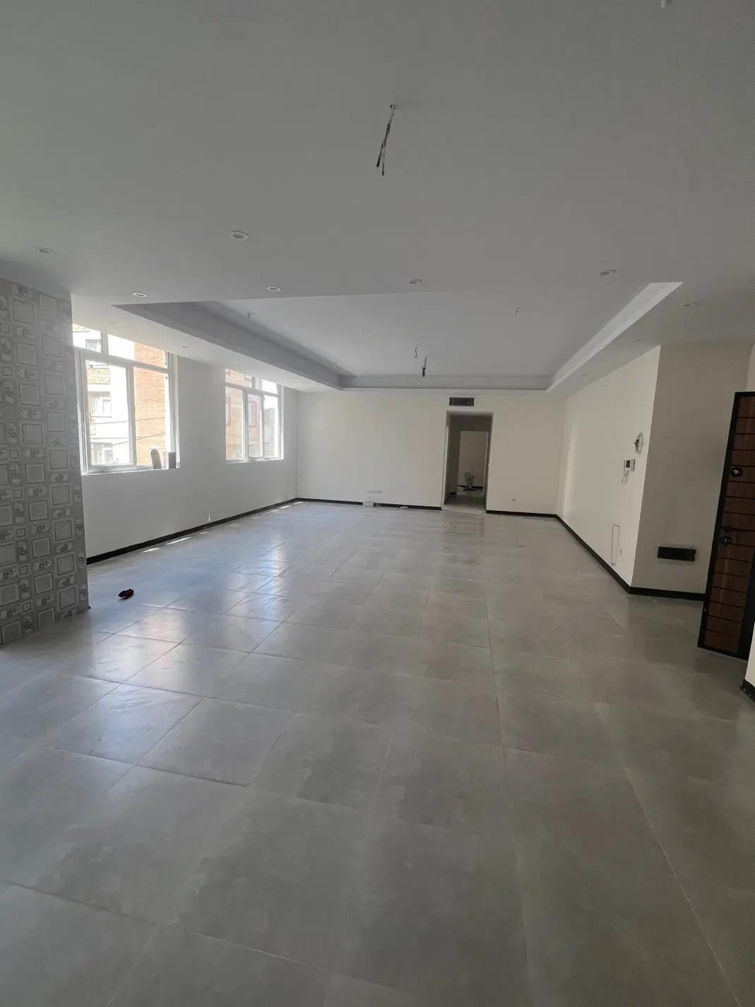 ۱۲۰ متر نوساز فول امکانات (کوچه ۱۲ متری) طبقه سوم