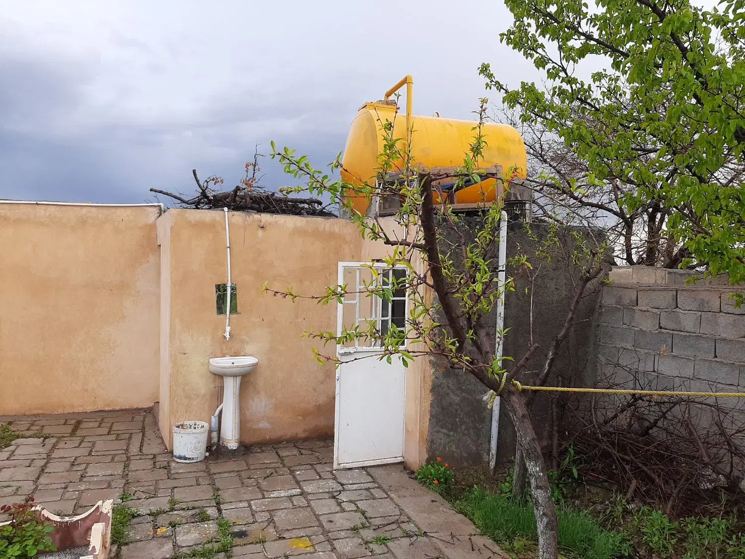 باغ ۱۰۰۰متری معاوضه با آپارتمان و خودرو
