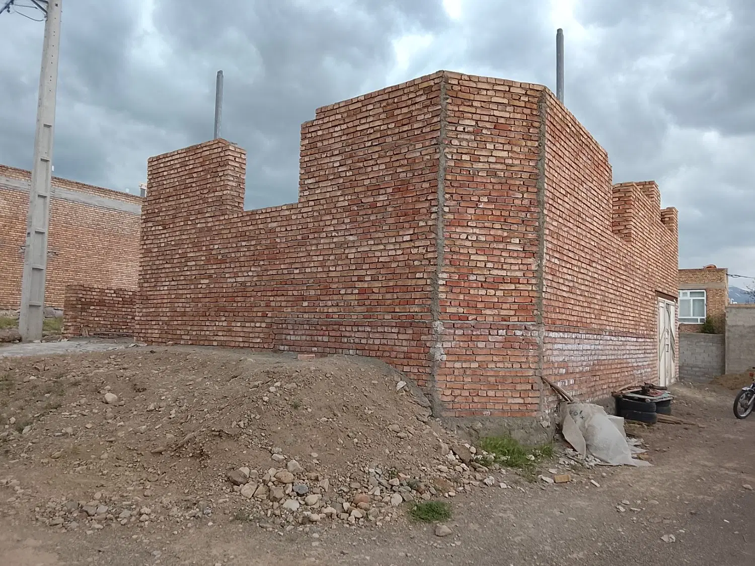 خانه مسکونی دو نبش در دیزج علیا پایین شهرک میلاد