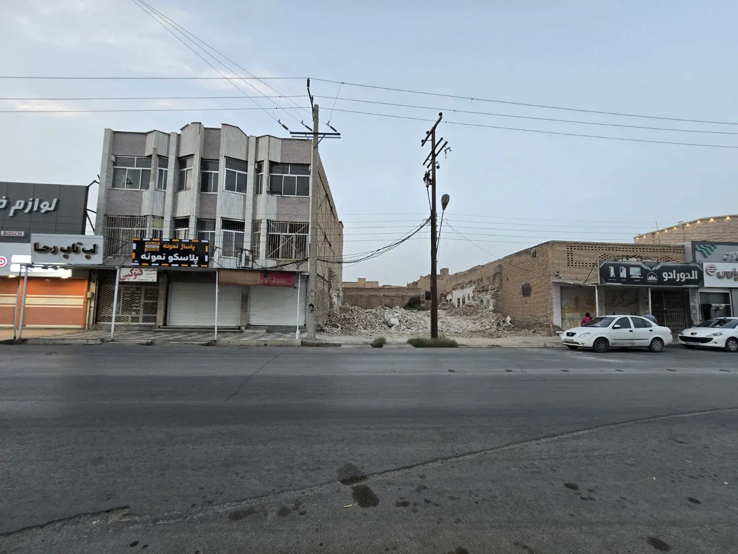 زمین تجاری خ گرایمی جنب پاساژ نمونه
