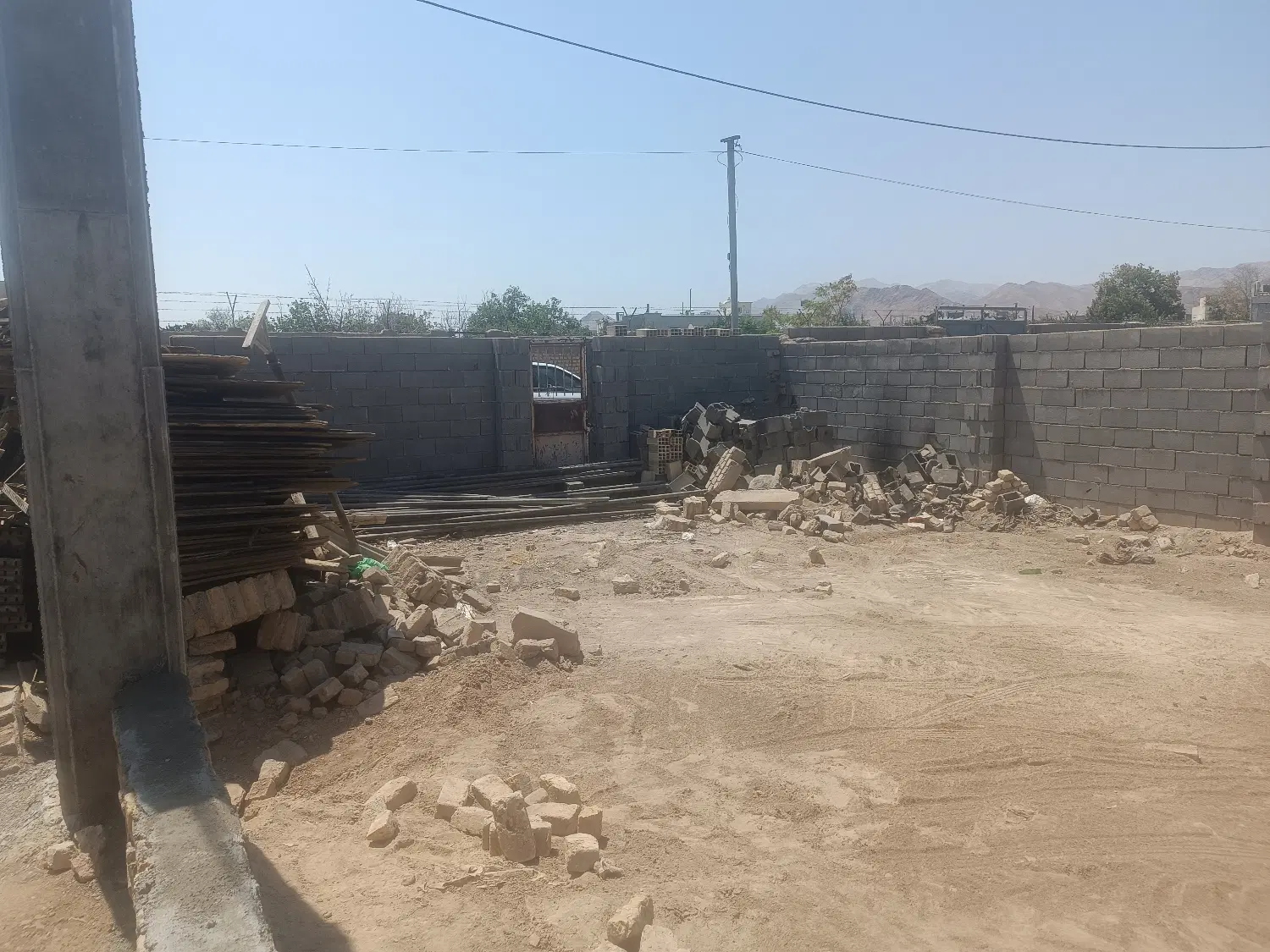 زمین دو نبش در مرکز شهر