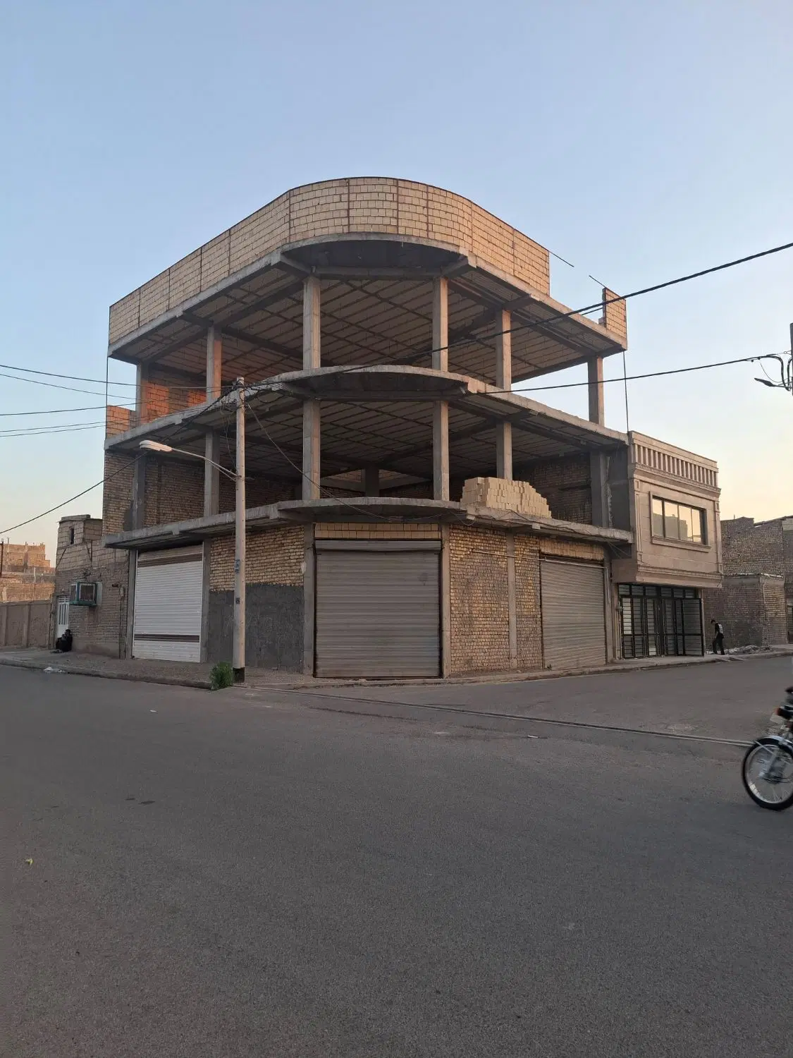 ملک مسکونی دو طبقه